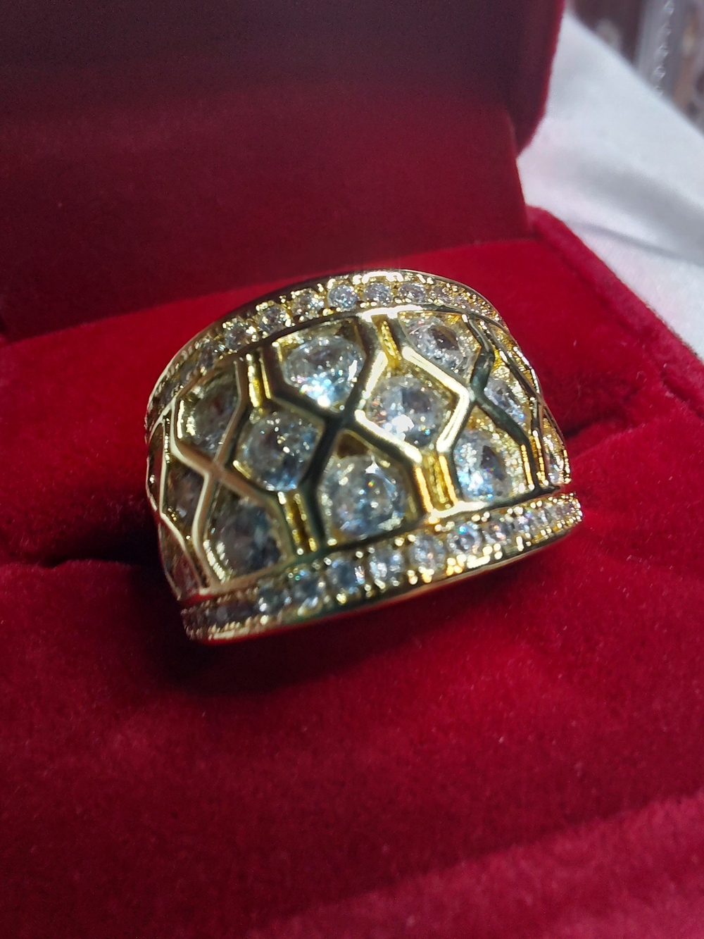 TOTALLY UNIQUE RING
